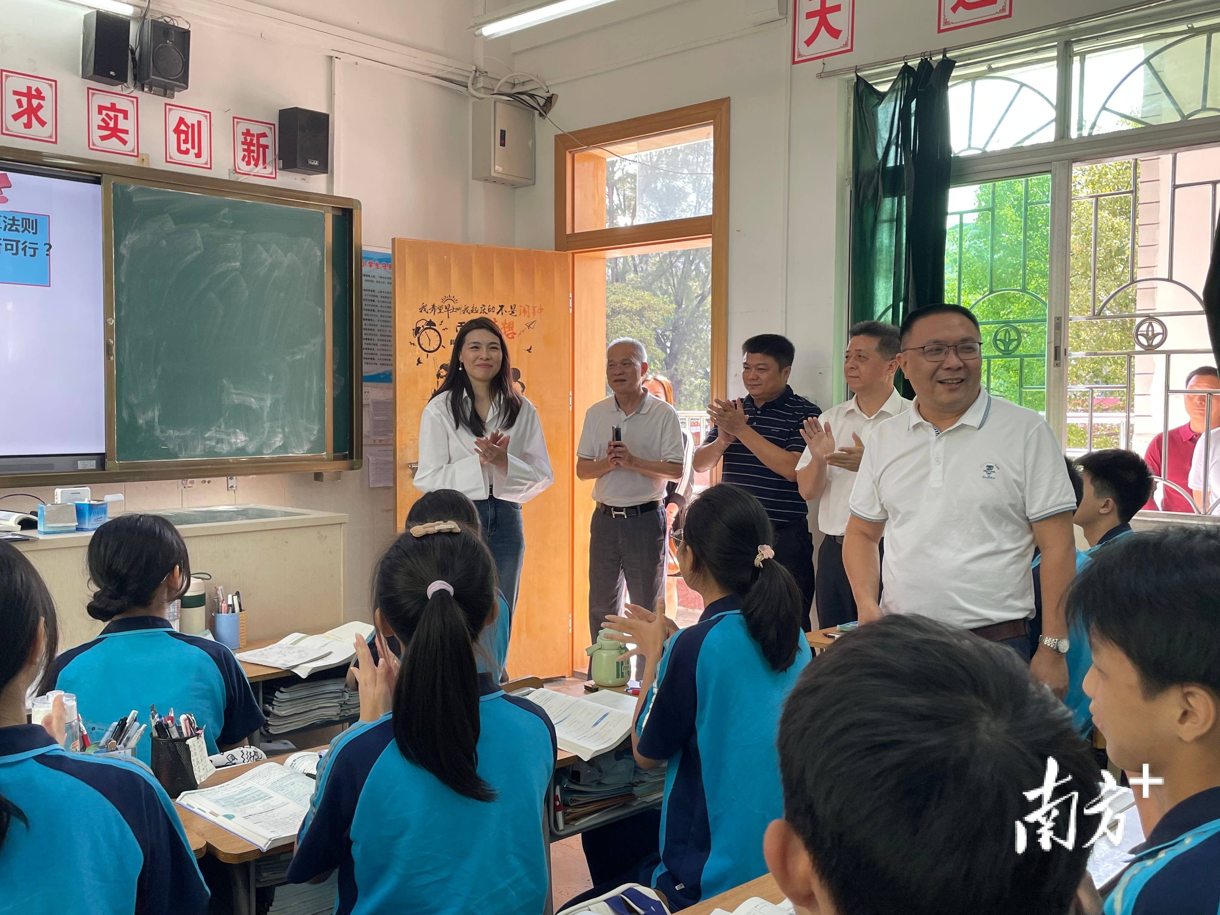 中学开展励志交流活动,李然谈个人读书经历,作励志讲话,随后前往河东