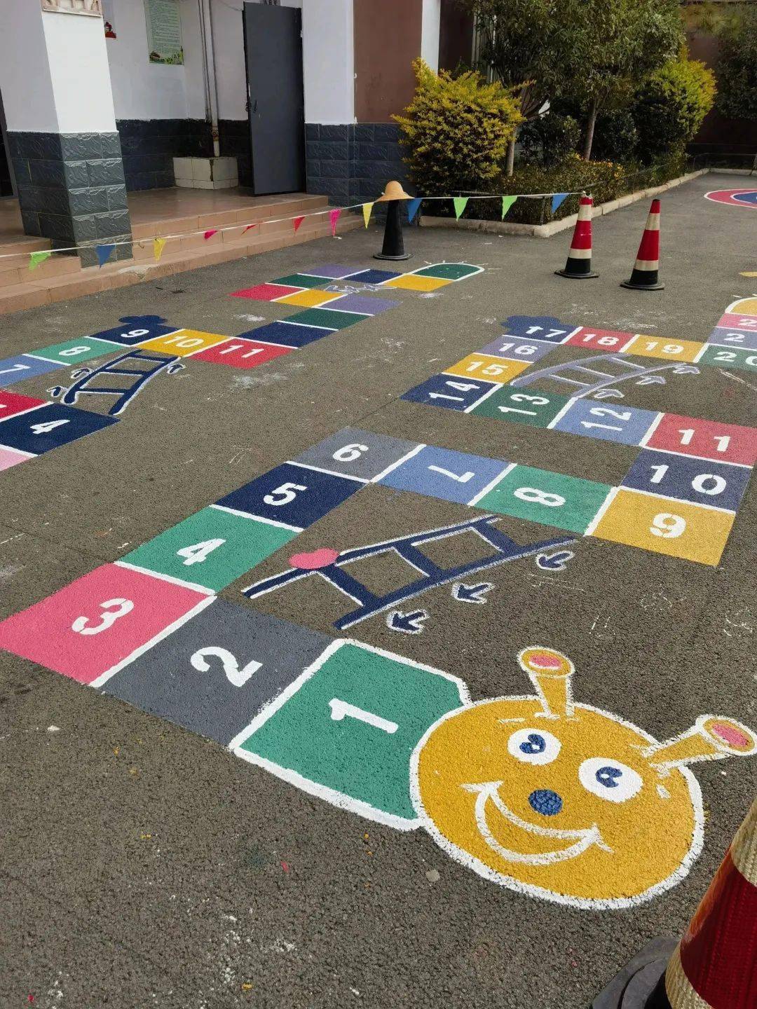 地面游戏嗨起来丨广龙小学开展校园彩绘地面游戏活动