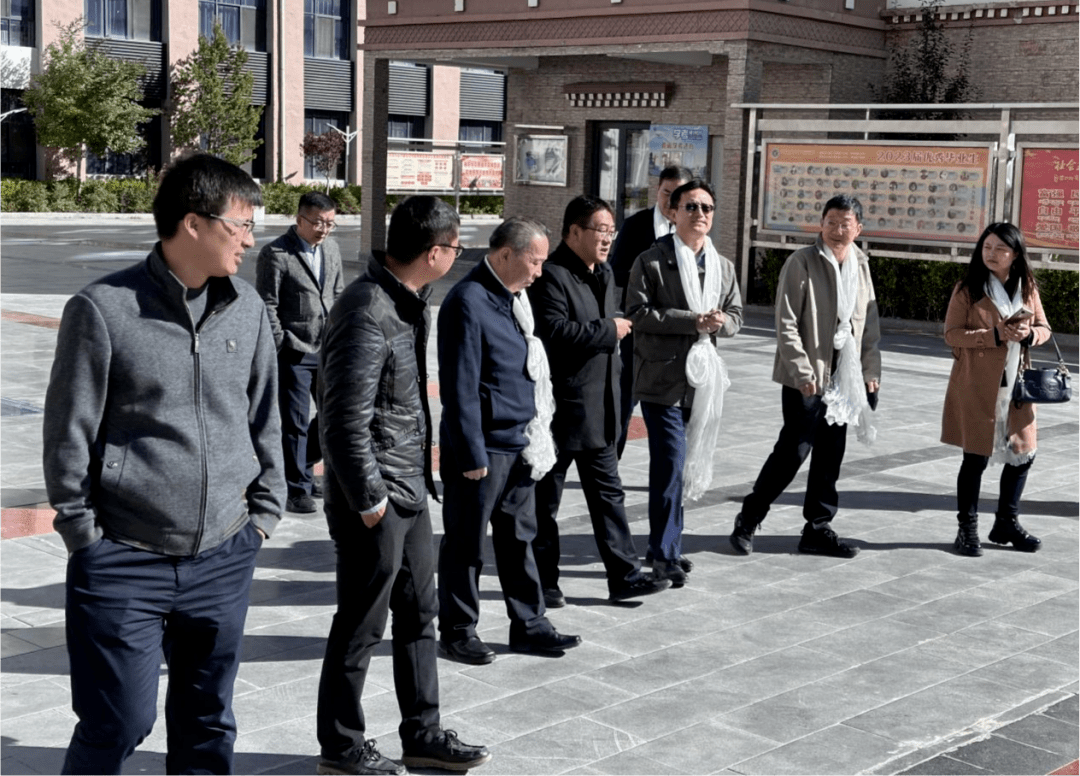 校务委员会副主任,原副校长王维才,何民庆一行赴西藏慰问我校研支团