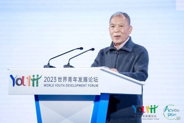 著名作家梁晓声在青年文化创新主题论坛寄语青年：未来是从现在开始的