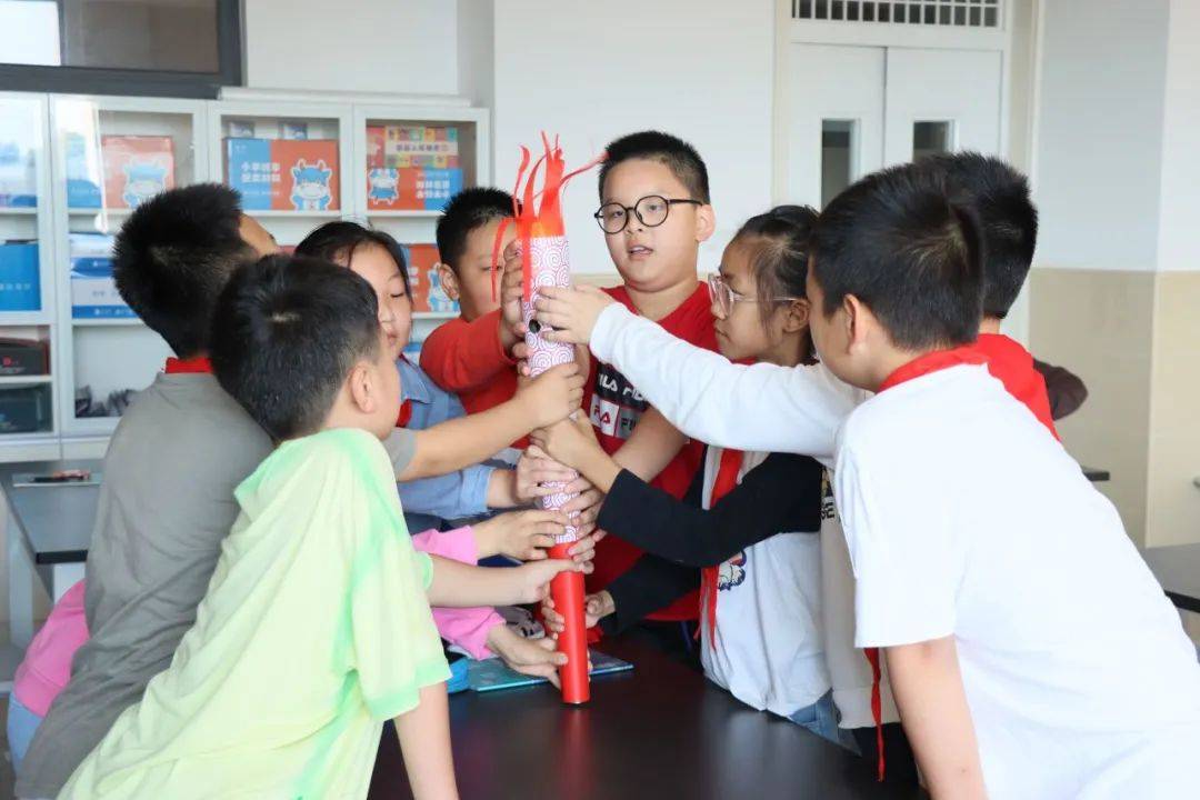 火炬传递 "燃"动暨阳——暨阳实验小学日记长跑333工程_的设计_运动会