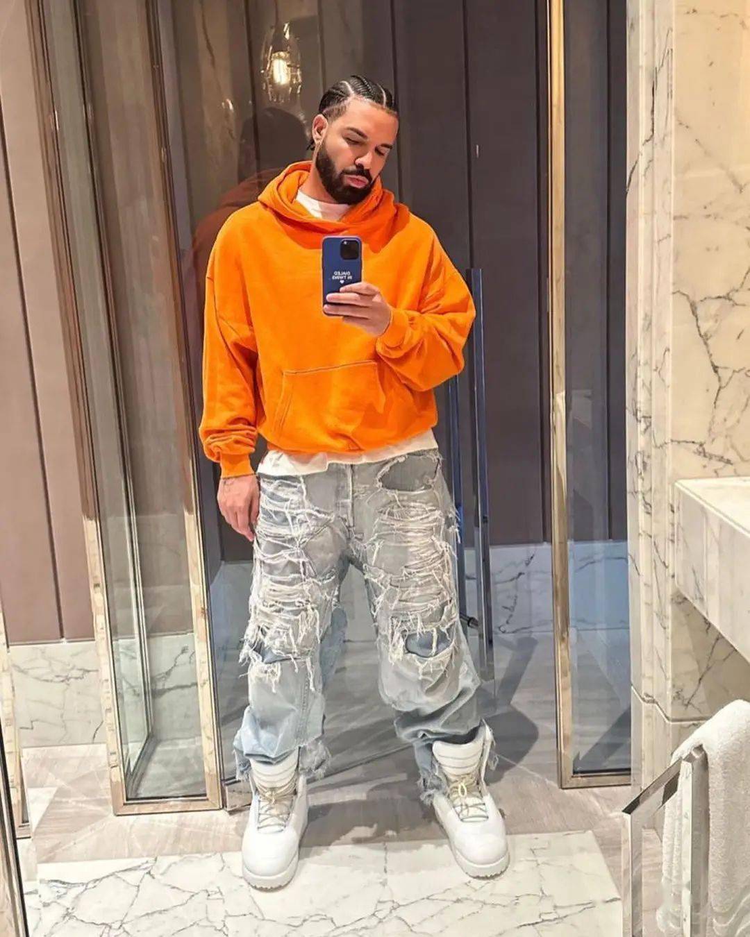 drake 总穿的面包鞋居然是._版权_网络_图片