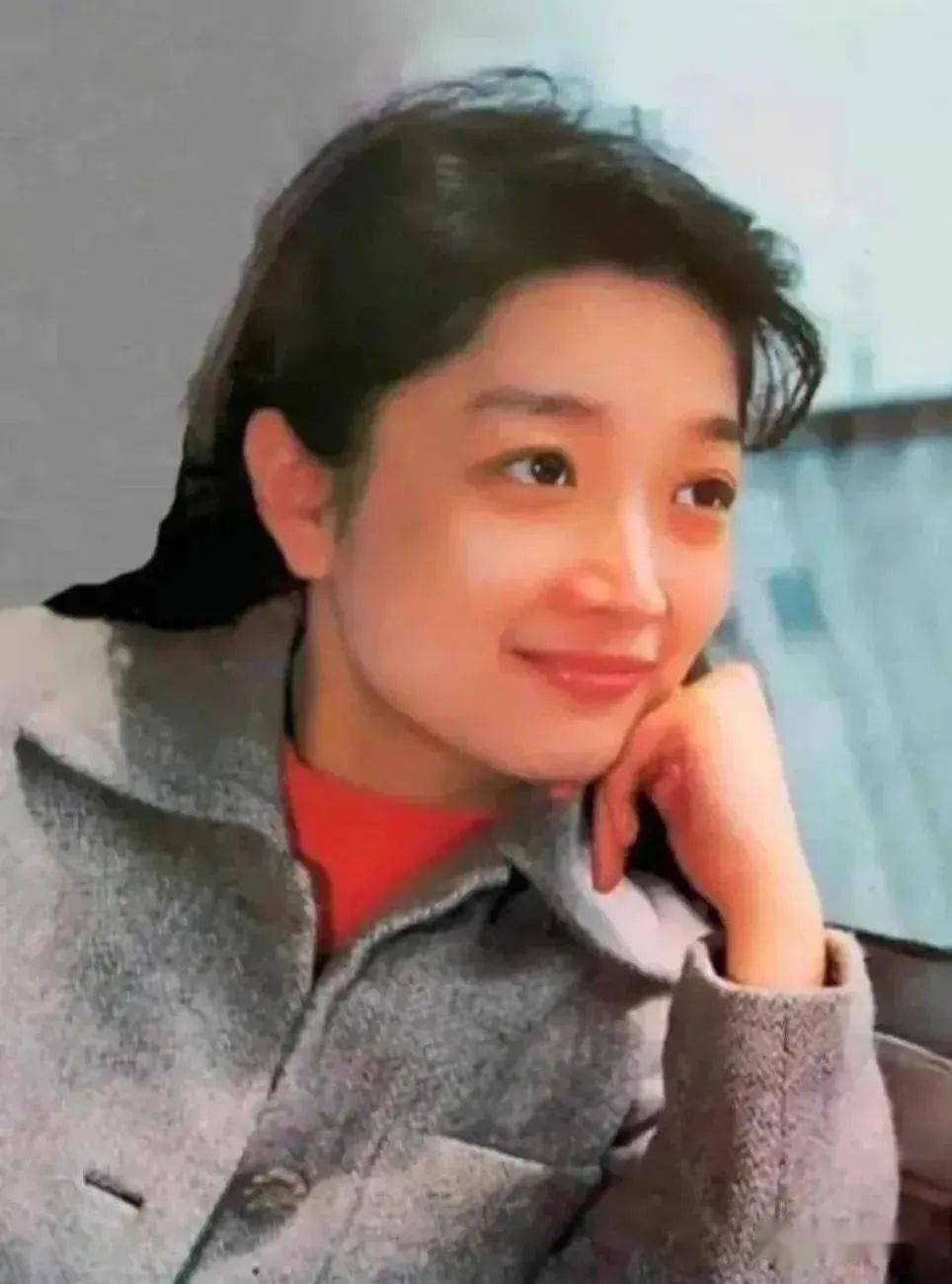 她是80年代当红女星,因离婚出国嫁外国人, 30年被传谣被丈夫打死_张闽