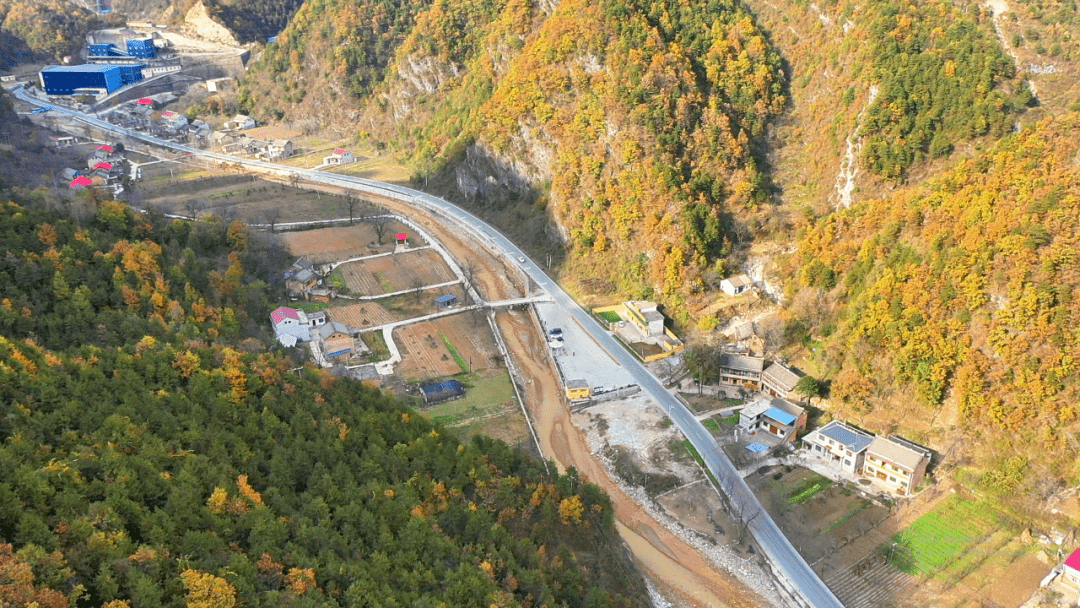 打卡242国道——洛南县石25段_秦岭_行走_秋雨