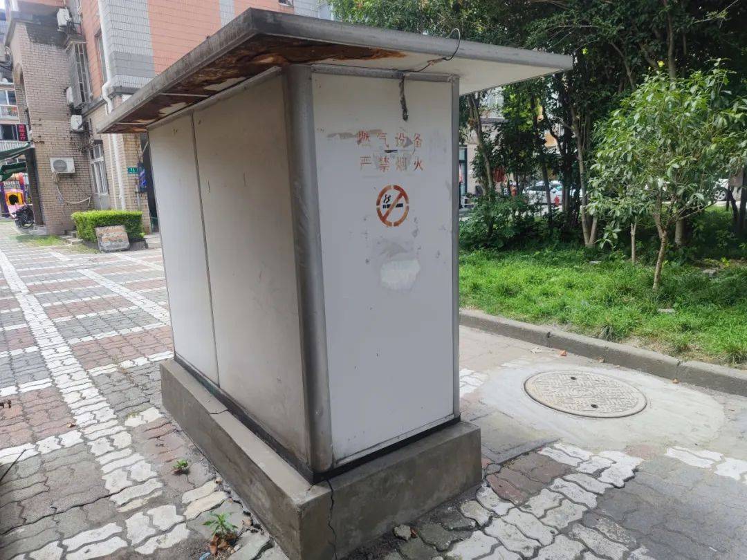 改造前后对比图煤气表箱经过风吹日晒,外表早已破旧不堪,非常影响美观