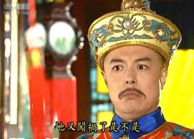 张铁林端着皇帝的架子,用他独有的大嗓门开起了玩笑:"皇族多了个格格