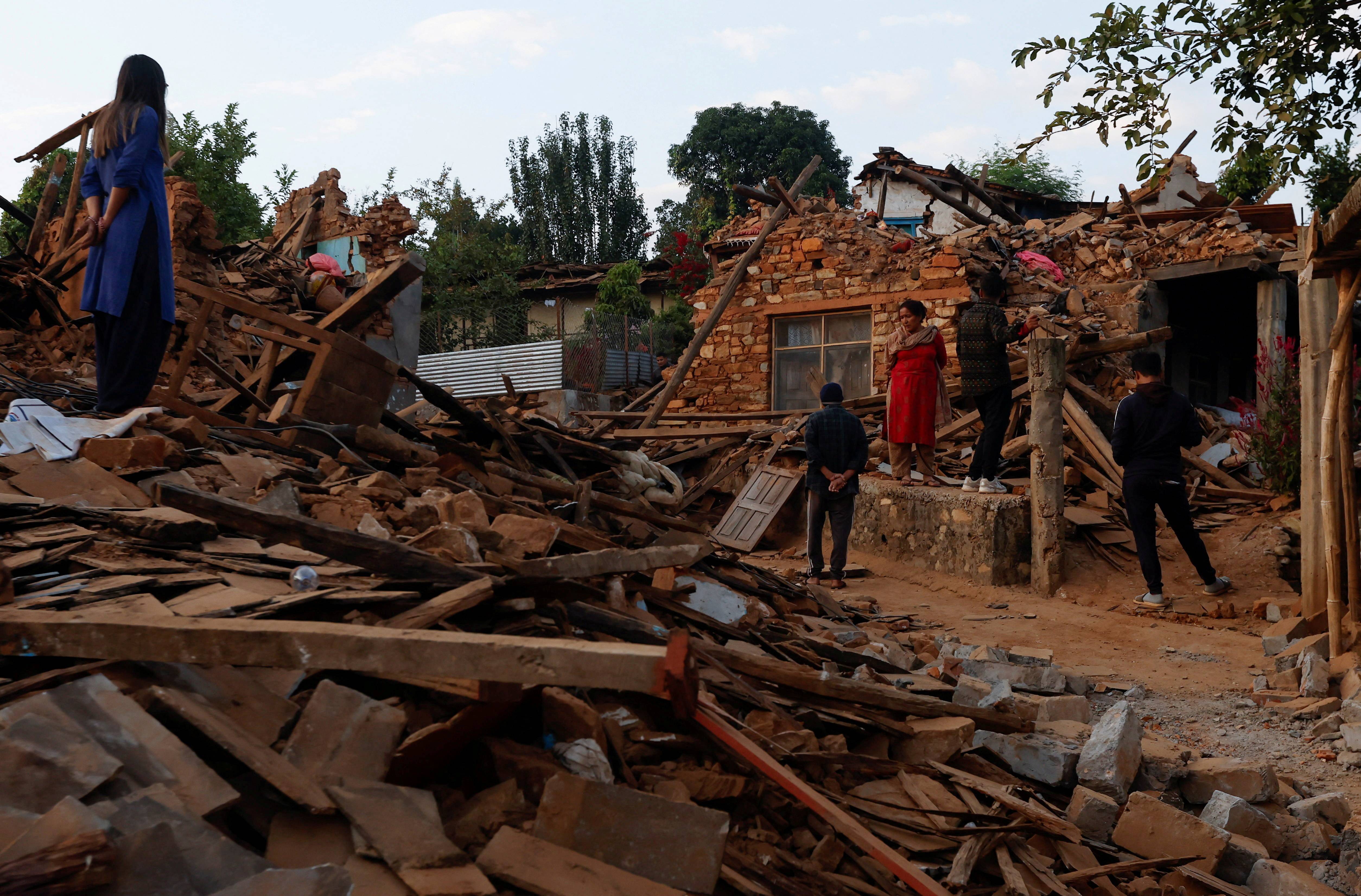 尼泊尔地震已致数百人遇难 地震灾区发生58级余震