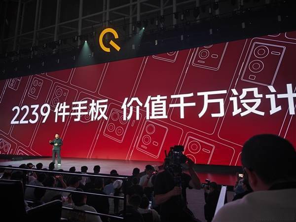 iQOO 12系列亮相：光外观设计就价值千万(图2)