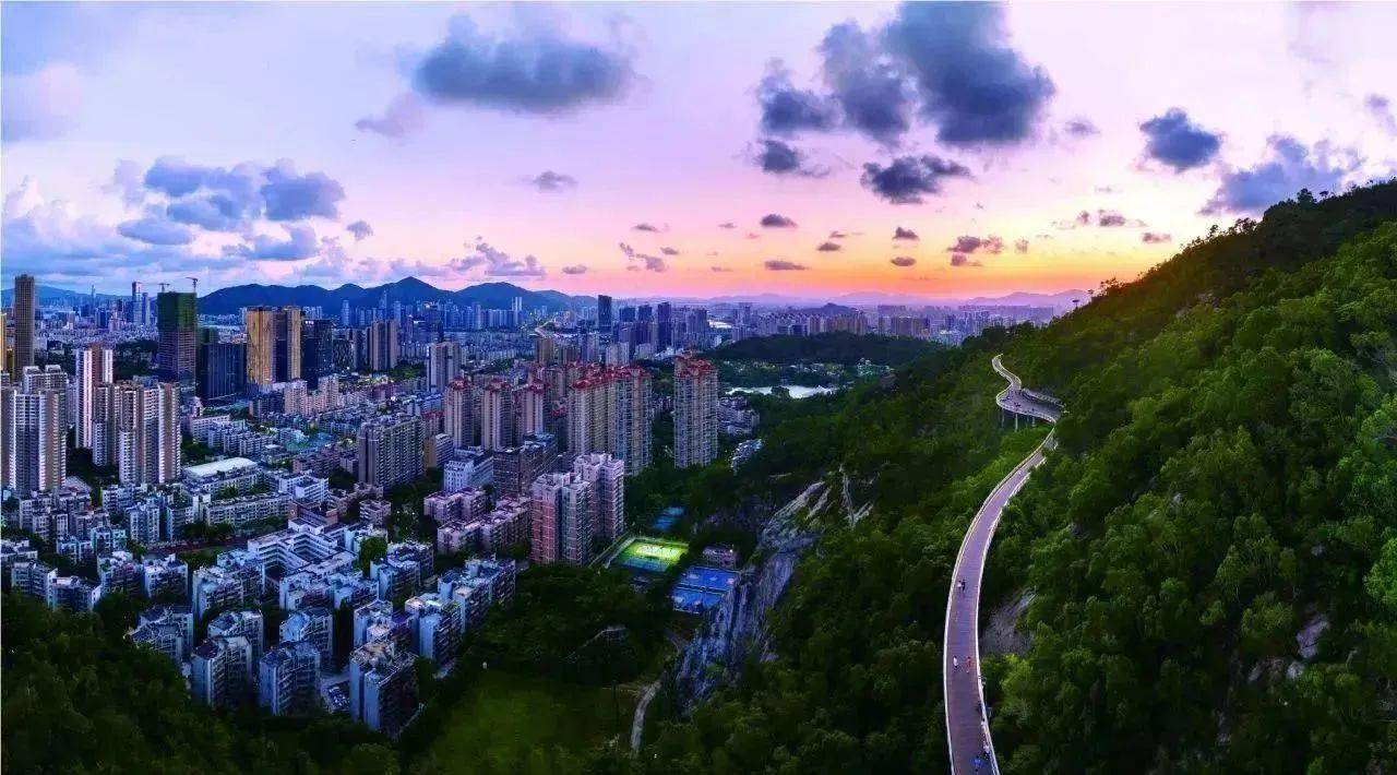 06 揽山观海(景山道)地址:珠海市香洲区兰埔路164号坐落于九洲大道