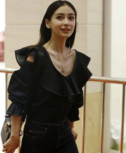 拍摄新杂志,脸上没笑容,暴瘦成纸片人_杨颖_品牌_状态