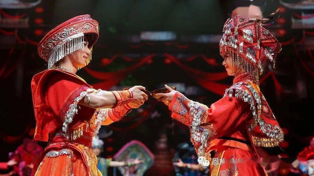 《西兰卡普》歌舞大秀!请你一起观看!_恩施_文化广场_青年