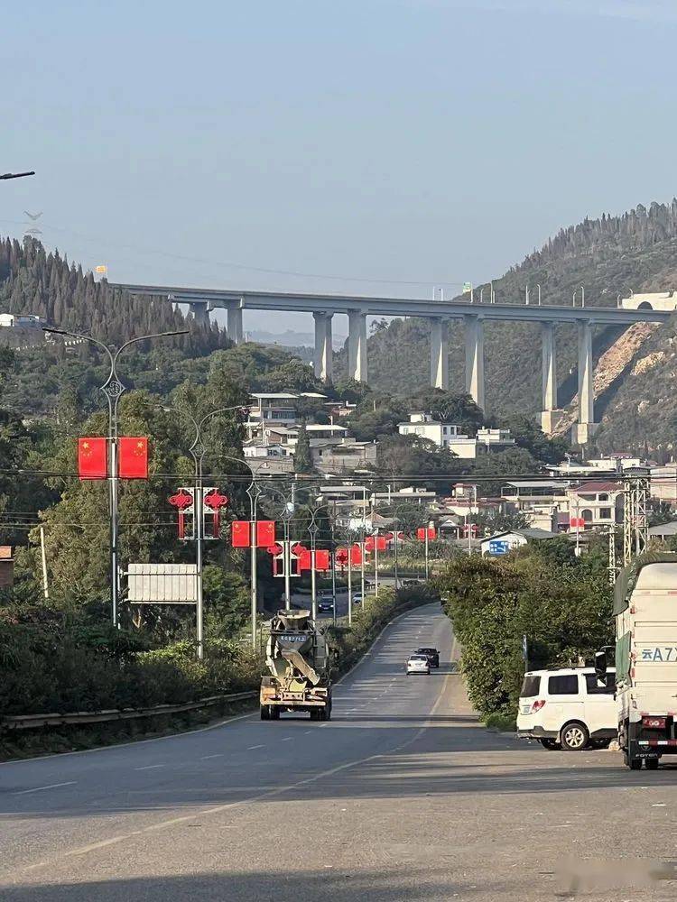 骑彩云南之中越边境行_个旧_弥勒_企业