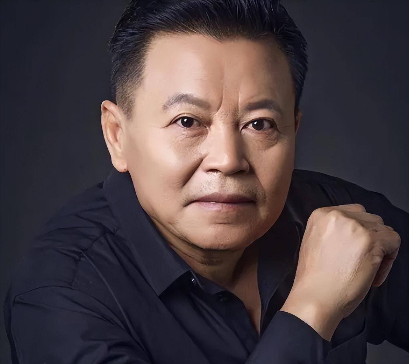为演戏3次留遗书,靠蹭婚纱娶娇妻,老年却分房睡_妻子_赵小锐_时候