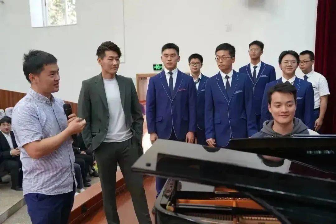 【协同育人】"金钟之声,唱响校园"——青年男高音歌唱家于海洋莅临我