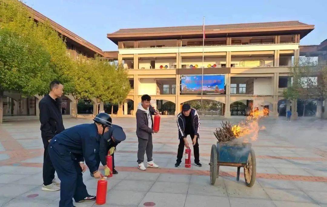 【凯旋城小学】以"练"为战 防范未"燃—消防安全演练纪实_疏散