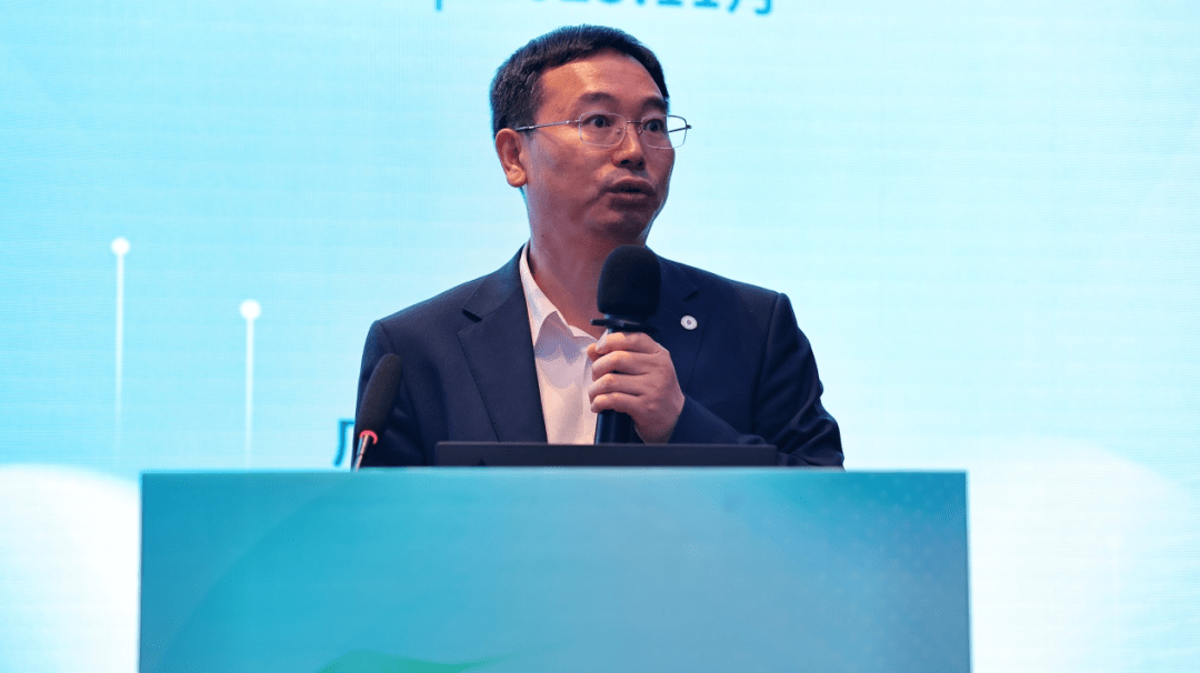 王天友作报告王辅臣作报告罗小兵作报告王树荣作报告罗向龙作报告左右