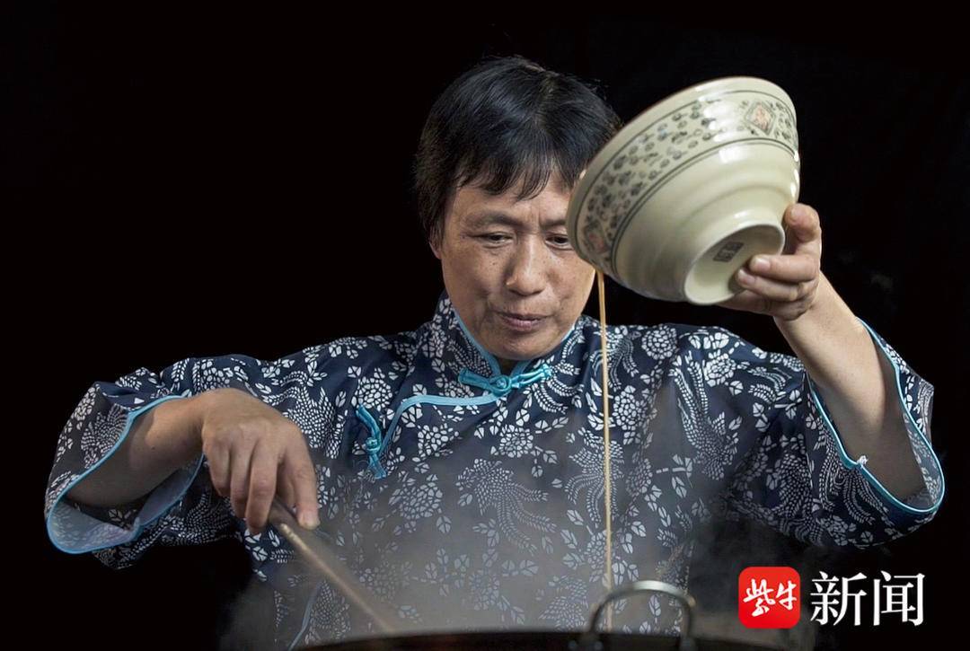 为手推绣,狮舞(扬中九狮图),淮扬菜烹饪技艺,丹剧,竹马(东乡跳马灯)