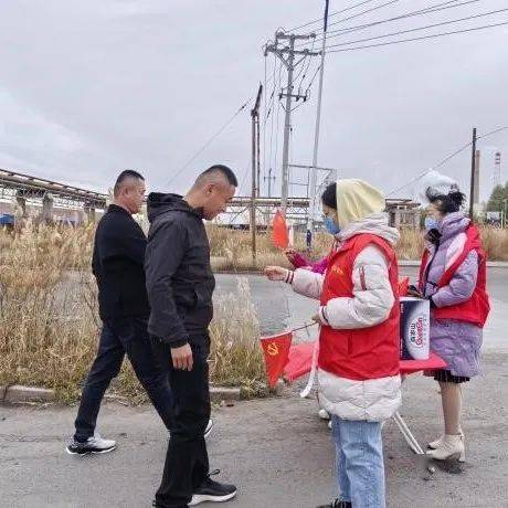 吉兰泰镇团委联合社区团支部开展"盐城健走 你我携手"喜看家乡变化