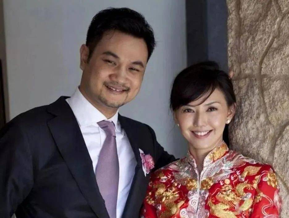 宋仲基夫婦參加妹妹婚禮,兄妹三人面相差異大?_大哥_樸信惠_哥哥