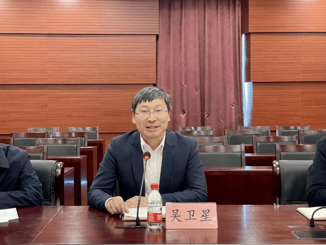 党委副书记,校长吴卫星出席会议并讲话,党委副书记孟波主持会议,党委