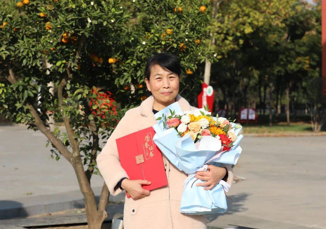 一路同行 感谢有您 | 温县一中举行2022—2023年退休教师欢送会_王娟