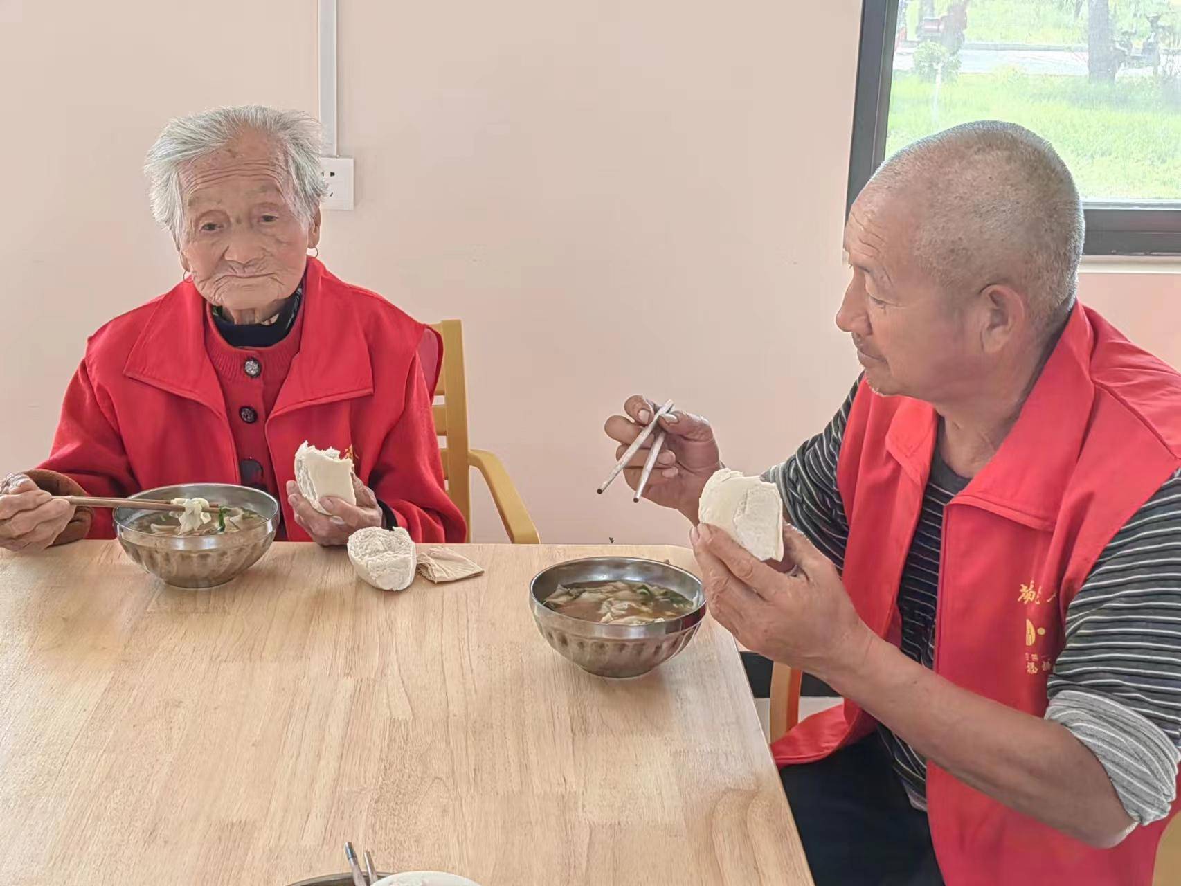 记者调查 智慧养老尝试解决居家养老痛点_老年人_农村_尉氏县