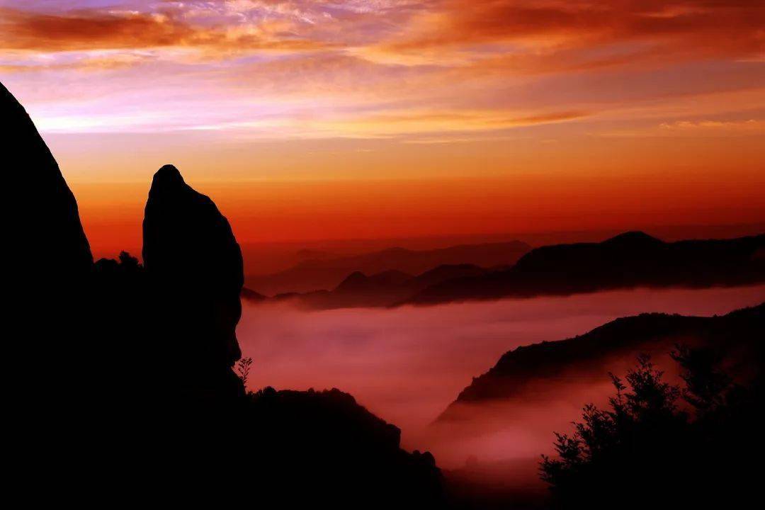 麦斜岩平均海拔700米,主峰海拨1006.