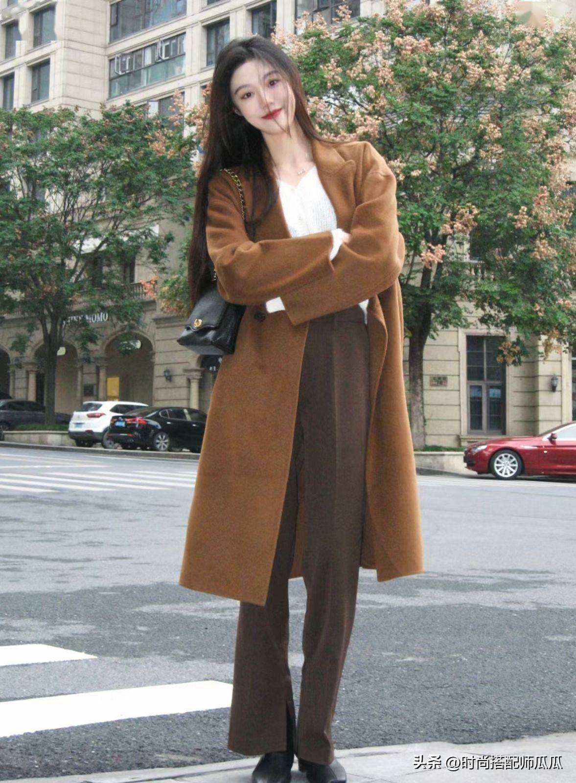 棕色衣服怎么搭配裤子图片