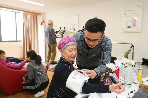 全市首个“乐活空间”再升级!提供“一站式”老年人运动康养服务_健身_长者_智能
