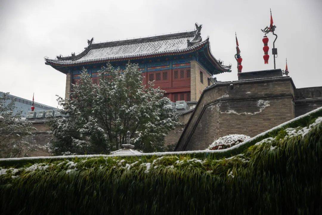 西安城墙雪景唯美图图片