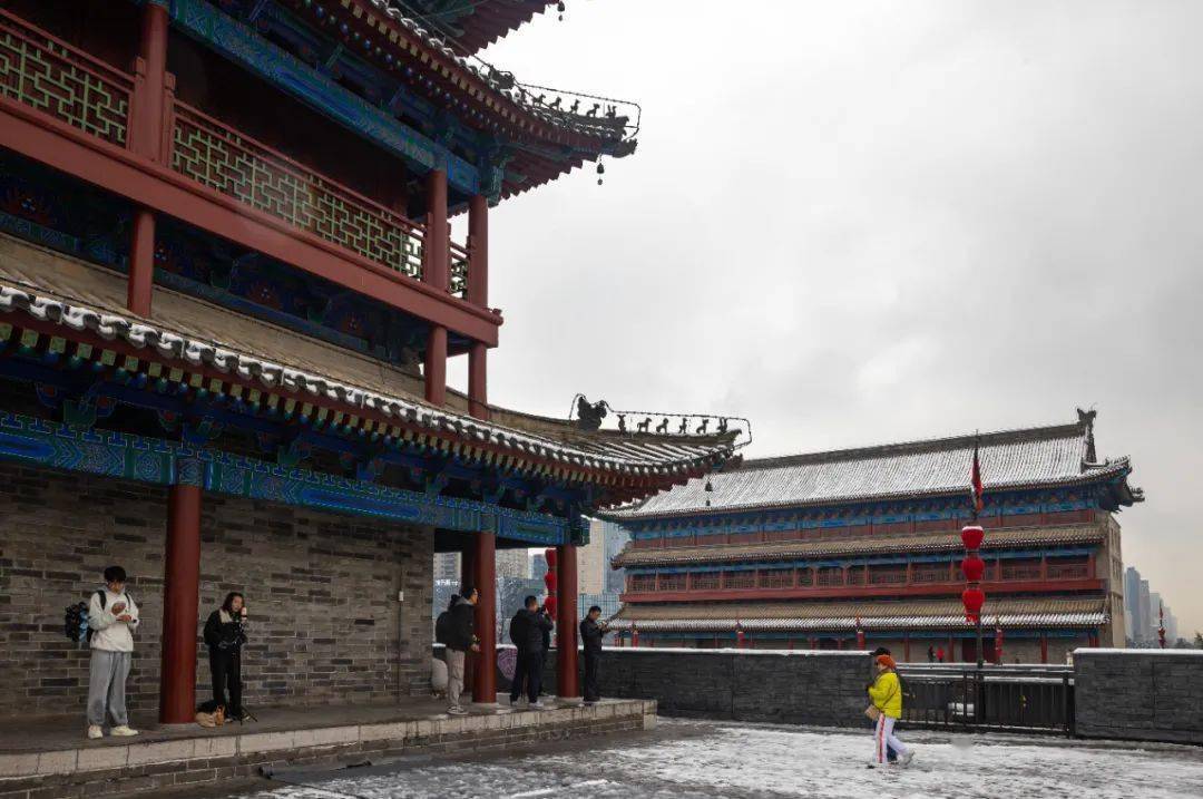 30张雪景美图,共享西安城墙初雪的浪漫!_长安_白雪_过往