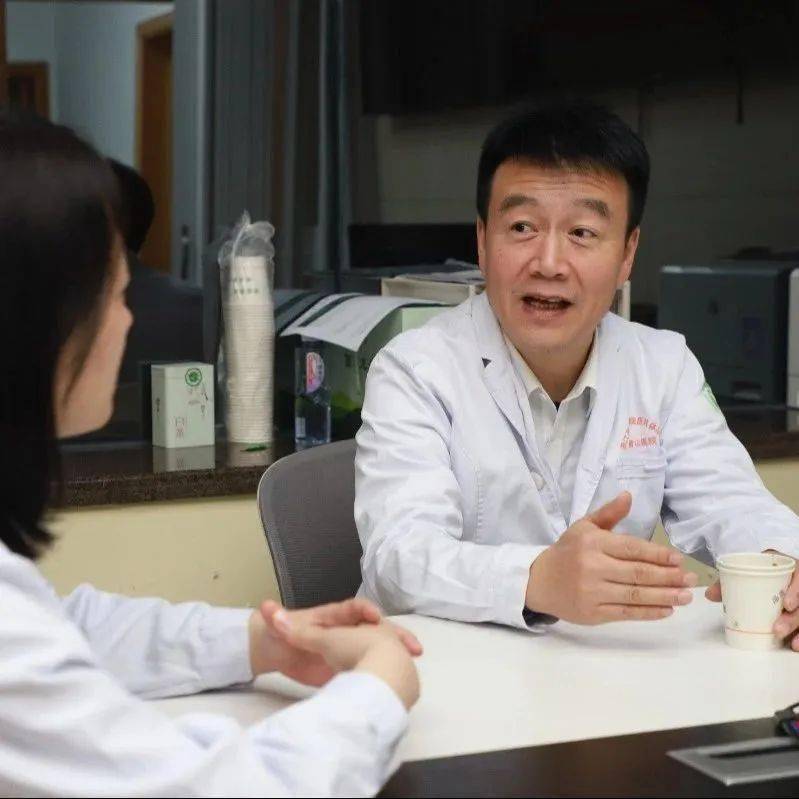 上海胸科医院肿瘤内科李子明教授(右下)▲上海第九人民医院科重症医学