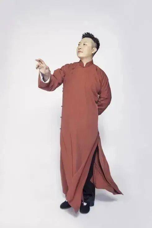 捧哏曹鹤阳德云社相声演员德云社鹤字科徒弟曹鹤阳,本名曹阳 ,黑龙江