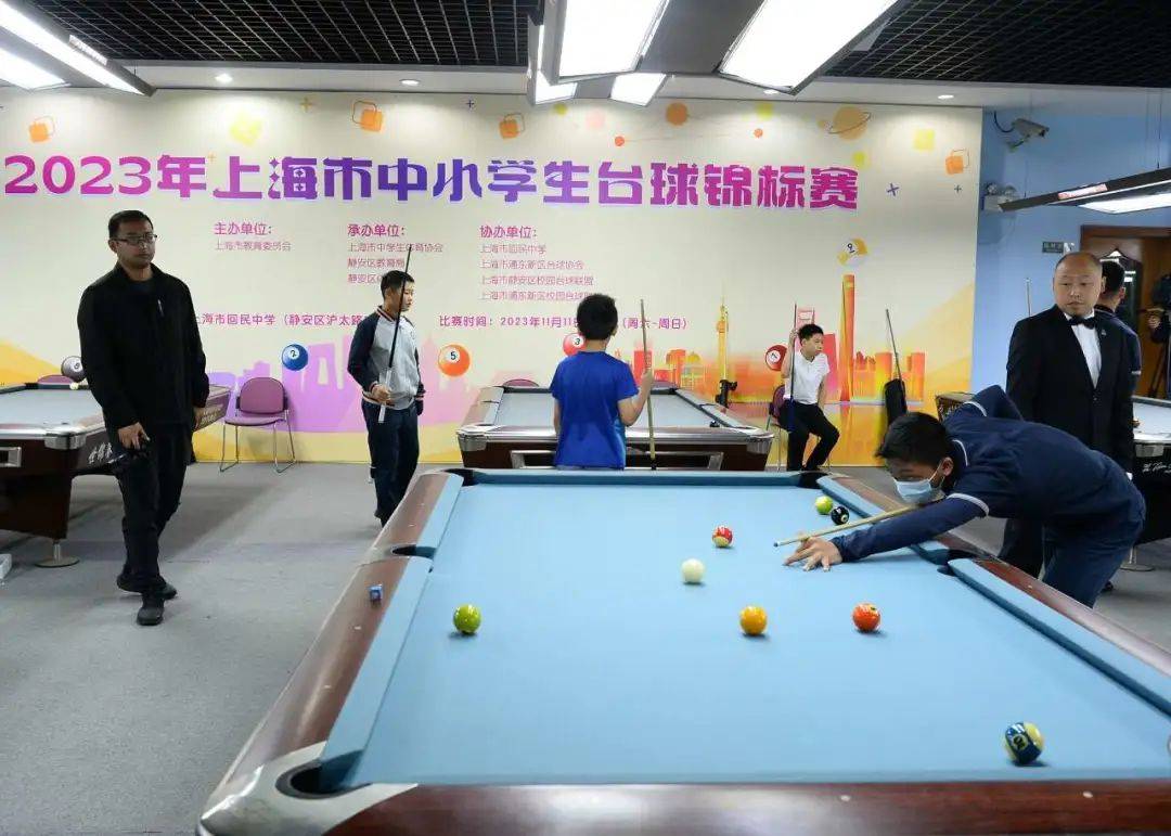 上海市中小学生台球锦标赛在回民中学火热开杆