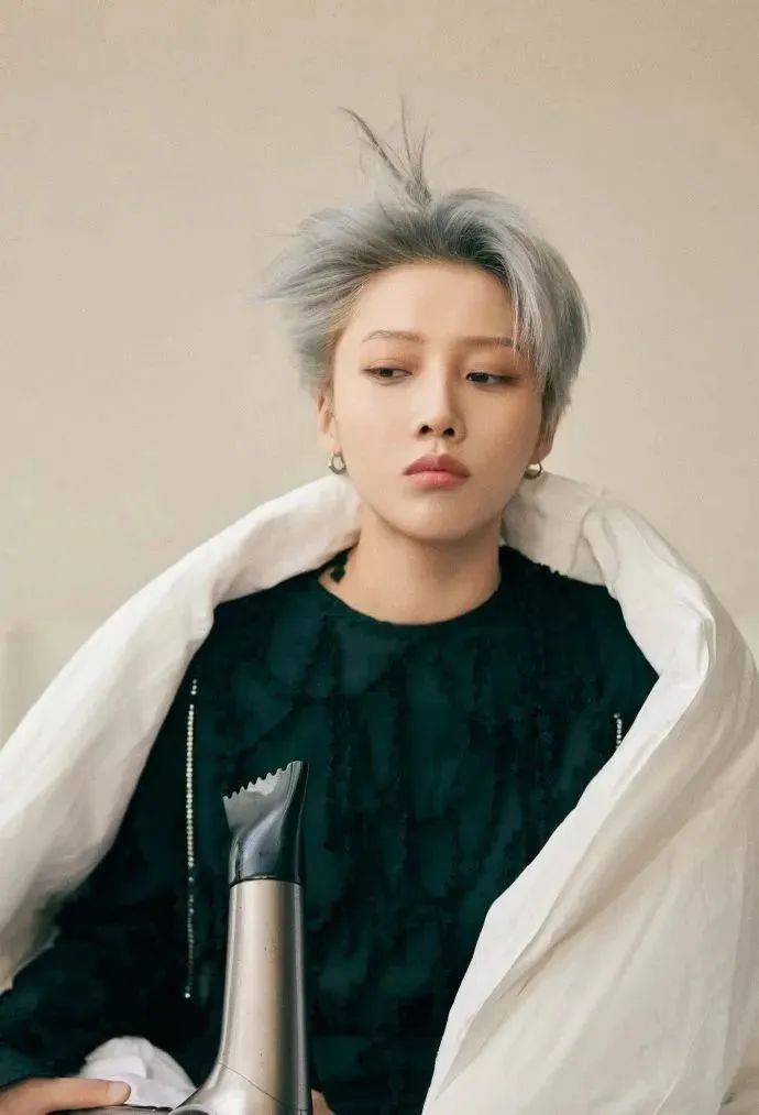 漫画感十足的银白发色_图片_weibo_com