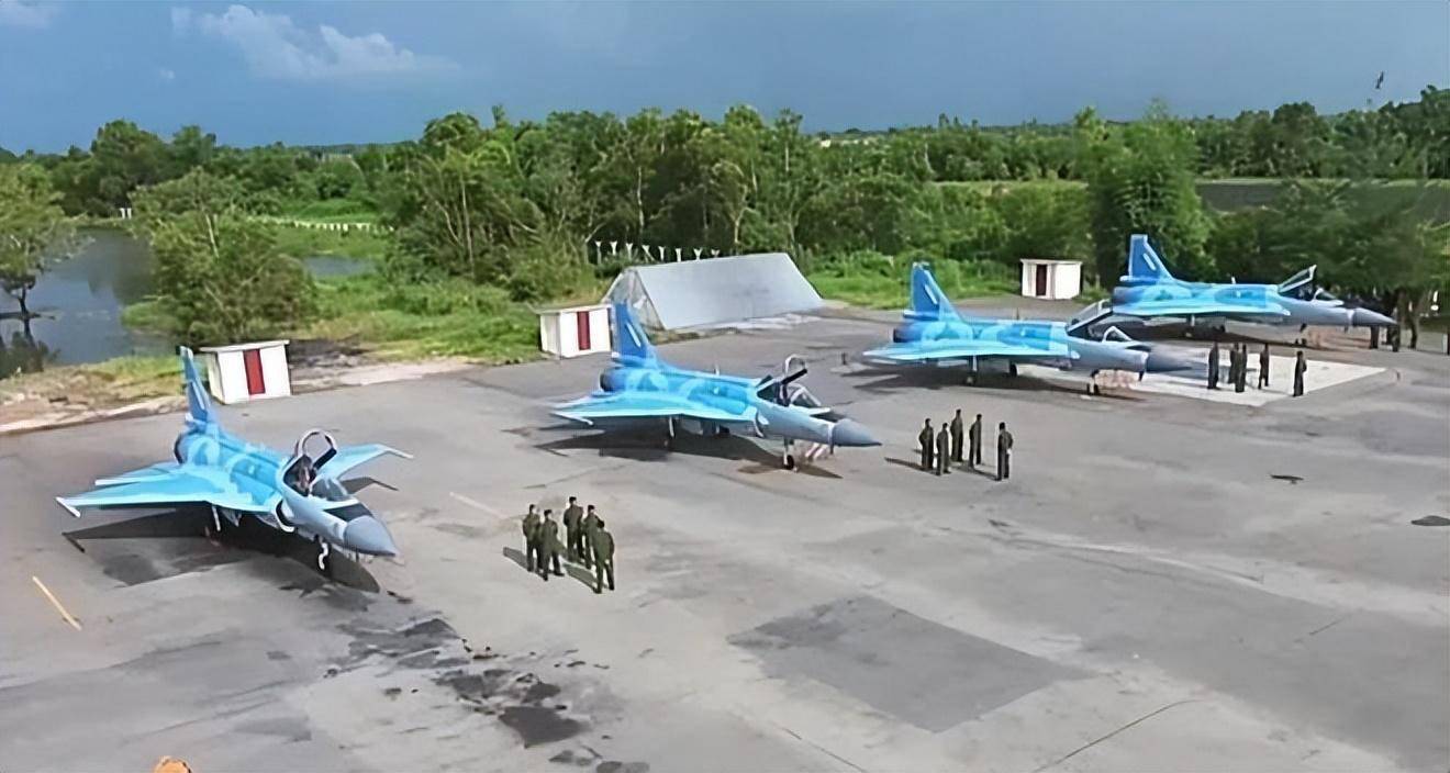 缅甸空军战斗机缅军还有30架米格-29se/sm/ub战斗机,以及16架jf-17a/b