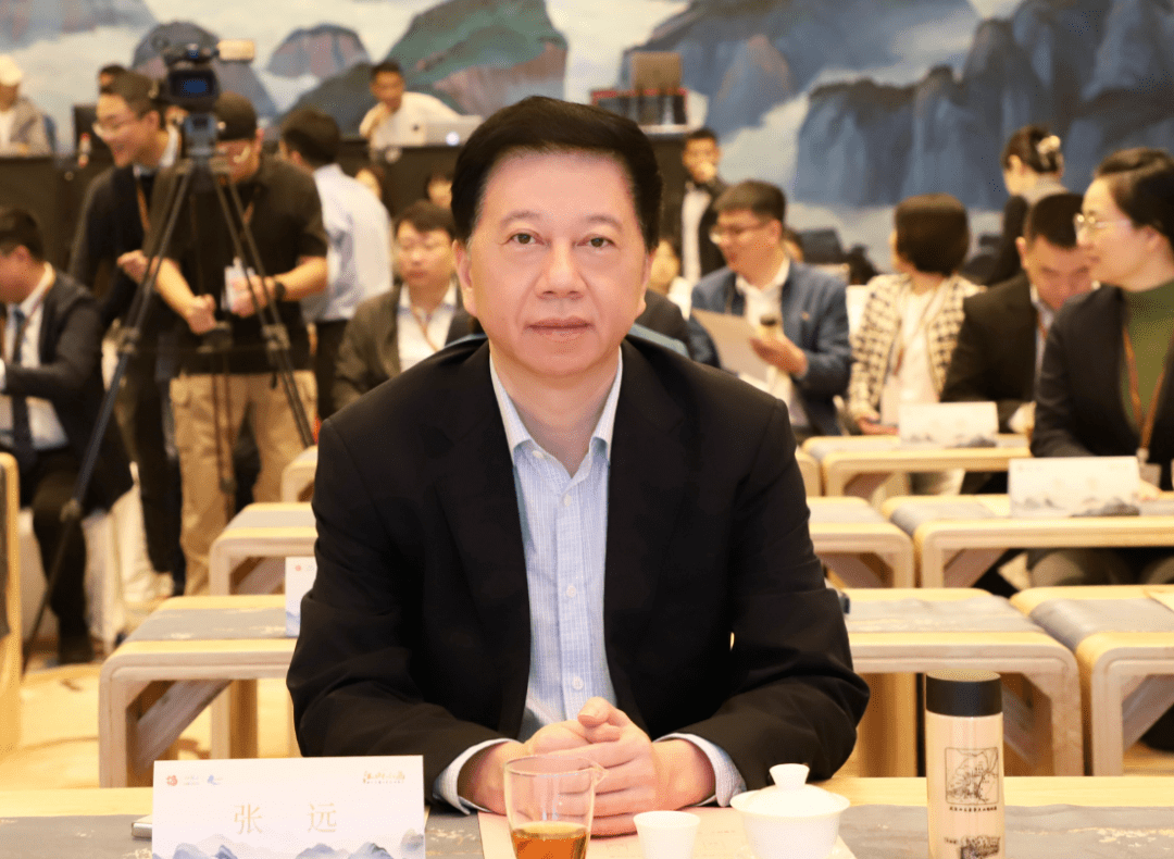 副局长陈仁泽在致辞中表示,在武夷山启动"江山如画"网上主题宣传活动