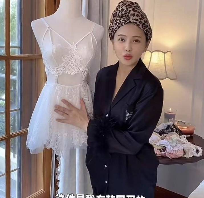 伊能静分享内衣藏品不害臊,闺房情趣真没必要到处晒_女性_话题_的力量