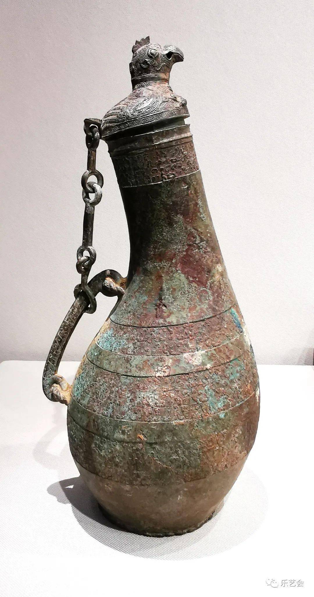 蟠螭纹铜罐虎形器座貘钮铜镜本为"河汾之东方百里"的小国,经过武公,献