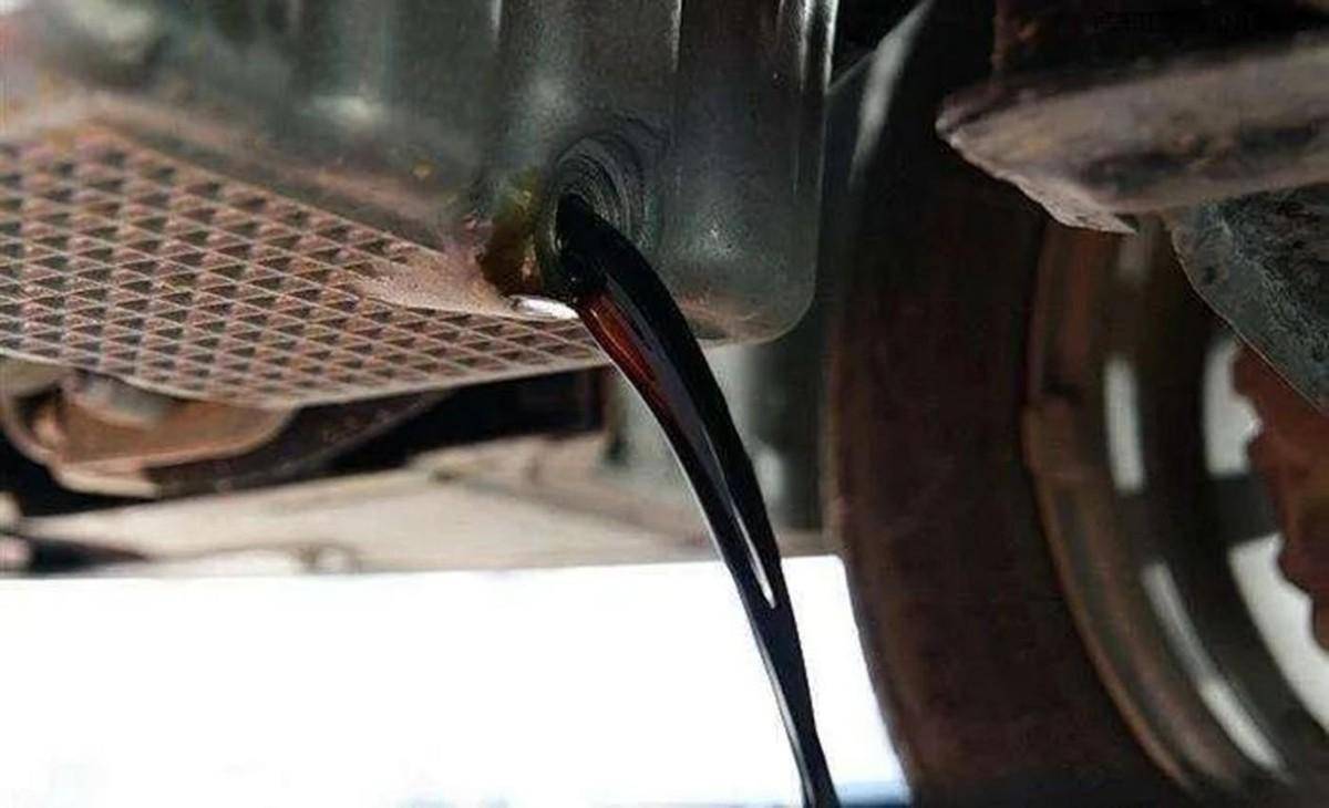为什么换下来的机油那么黑，是机油质量问题吗