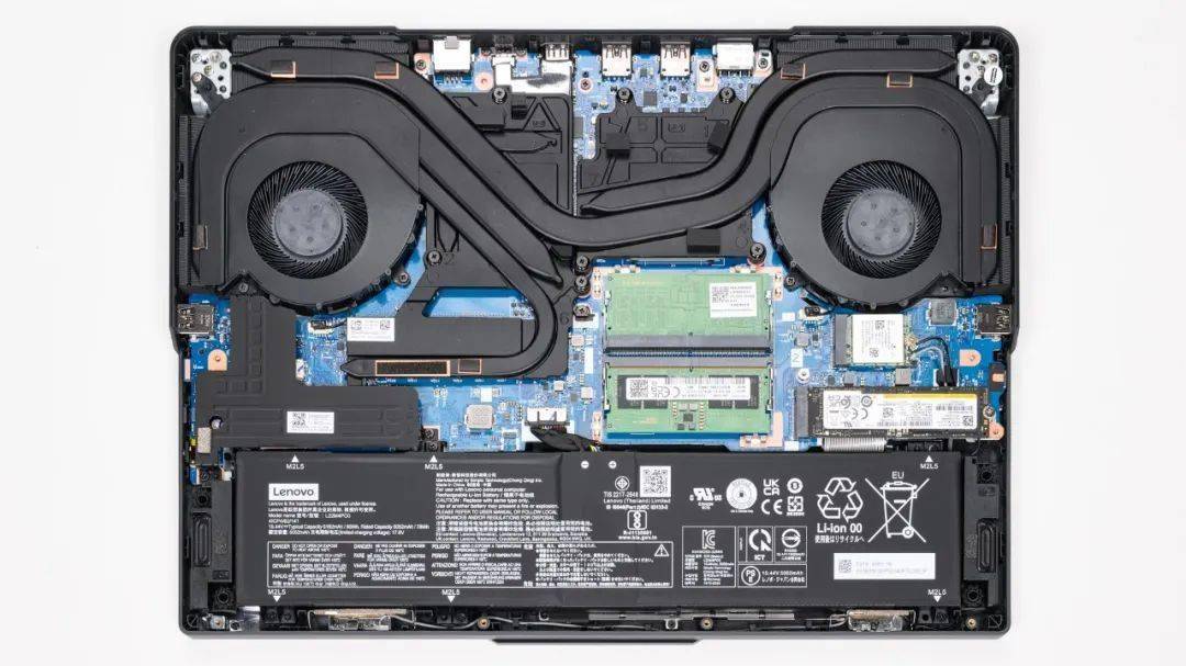 【散热分析】上图是联想 拯救者 r9000p的拆机实拍图,五热管双风扇的