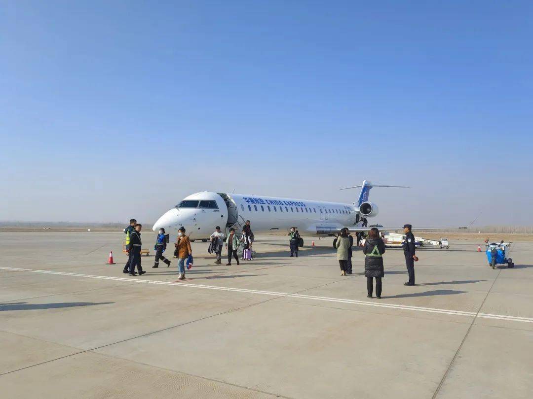 热烈庆祝华夏航空呼和浩特=中卫=成都航线航班恢复执行_旅游_机场