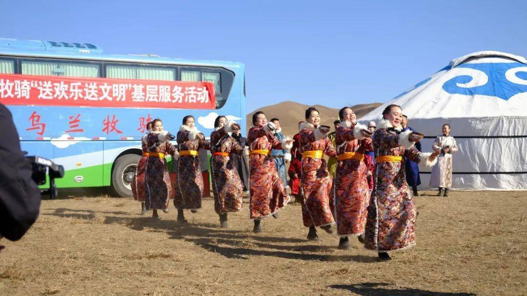 其中在阿拉善……_演出_呼倫貝爾市_冰雪