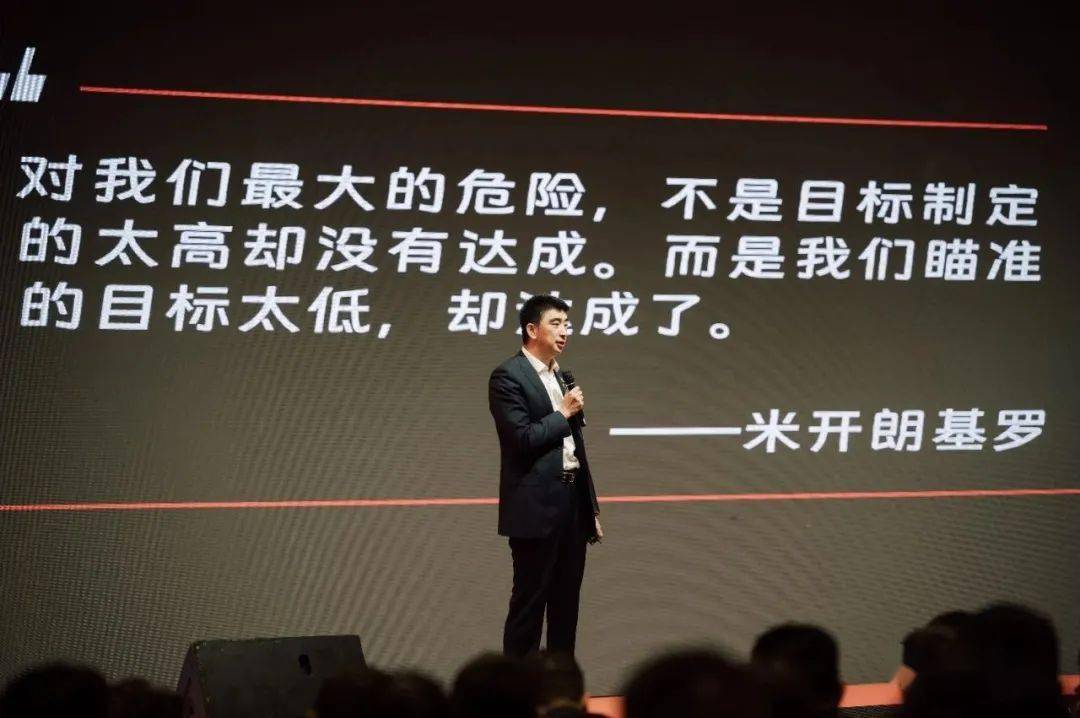 会议首先由云南白药集团董事,ceo,药品bg总裁董明先生作"稽古振今·力