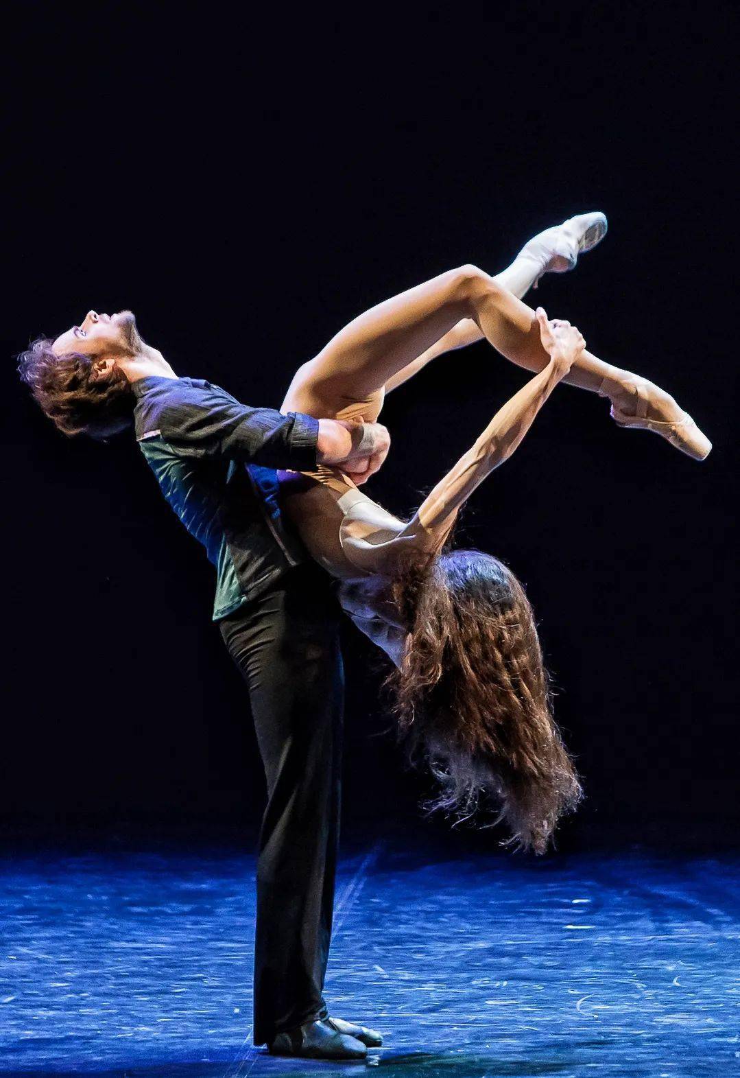 《安娜·卡列尼娜》08evgeny matveev《叶甫盖尼·奥涅金》则改编自