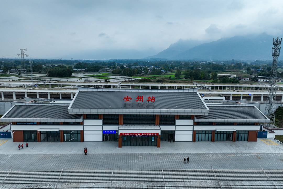 川青铁路青白江至镇江关7座新建车站提前亮相_站房_茂县_造型