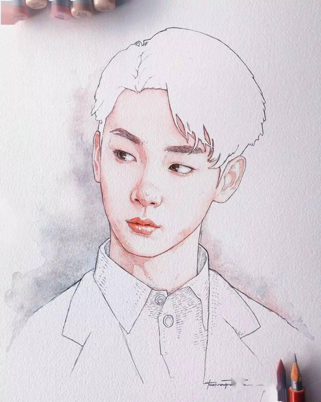 用赭石色淡淡晕染头发,脸部跟手部再用土黄浅浅过渡衣服大效果出细节