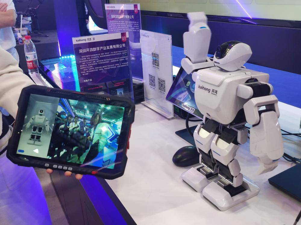 基于kaihongos的教育机器人,工业平板和投屏器多设备分布式交互,以