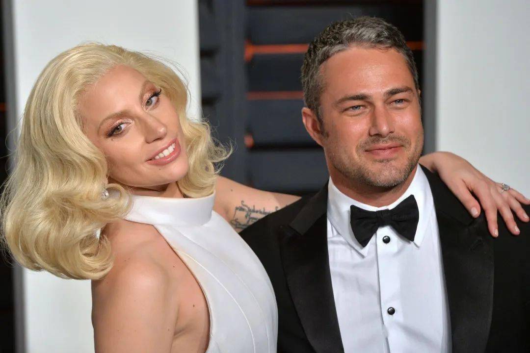 他是lady gaga 前男友,名字叫 taylor_kinney_角色_美国