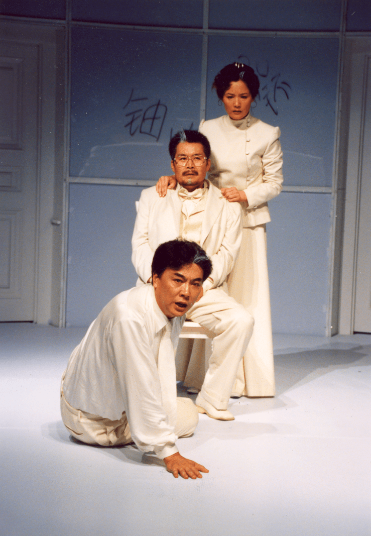 2003年,王晓鹰导演首次将《哥本哈根》搬上国家话剧院舞台,演员梁国庆